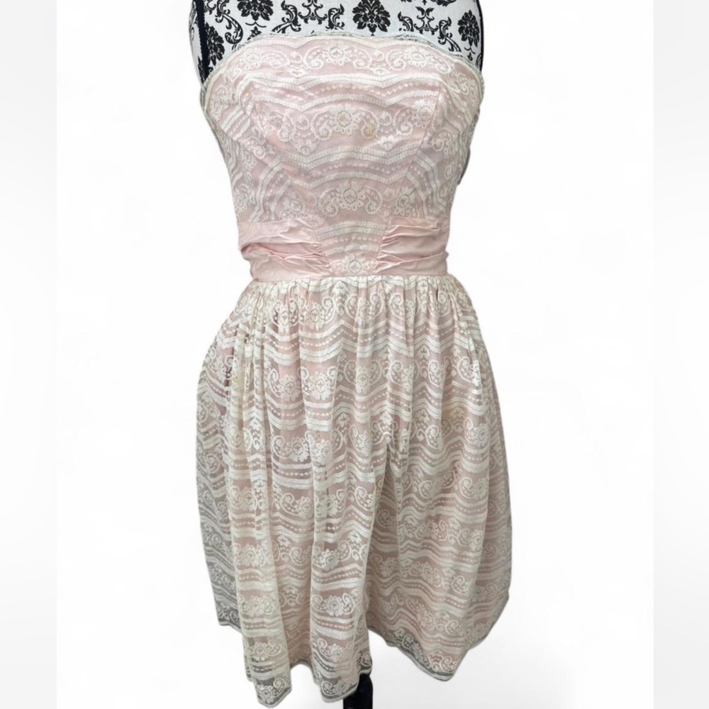 Vintage 1960s pink and white lace dress